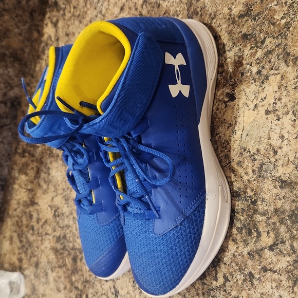Under Armour Other - Under Armour basketball shoes